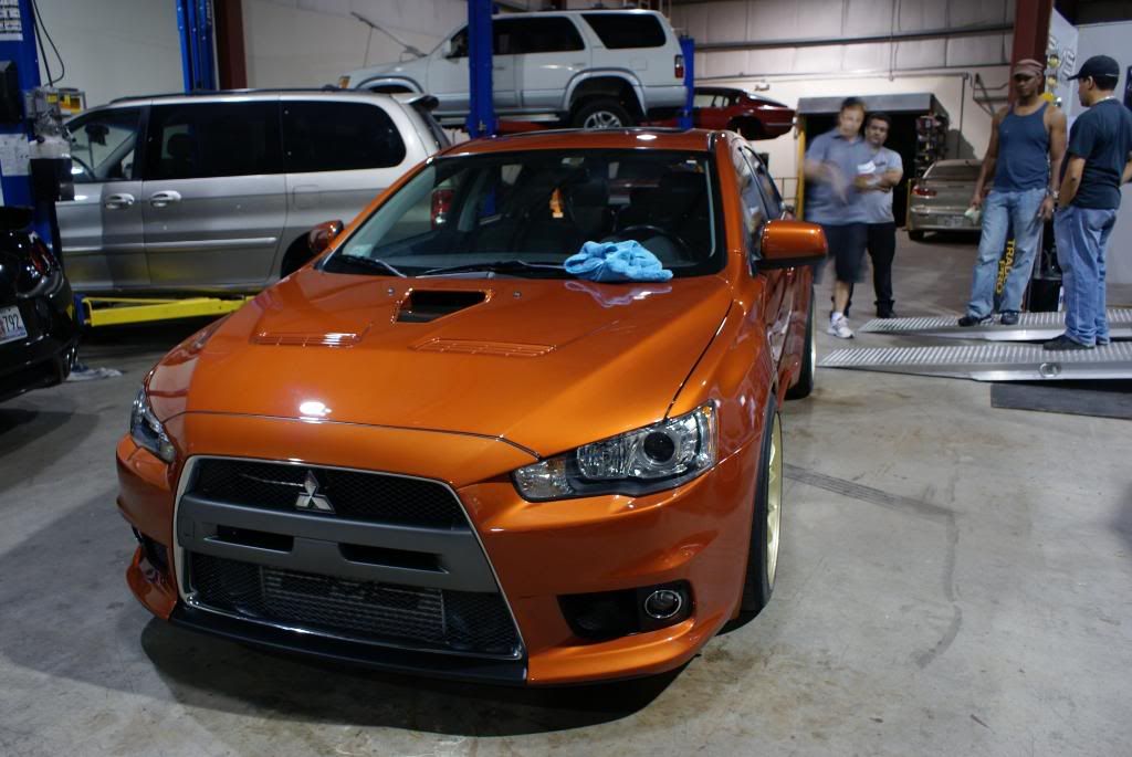 Rotor Glow Orange Evo X in Puerto Rico by AutoLavish